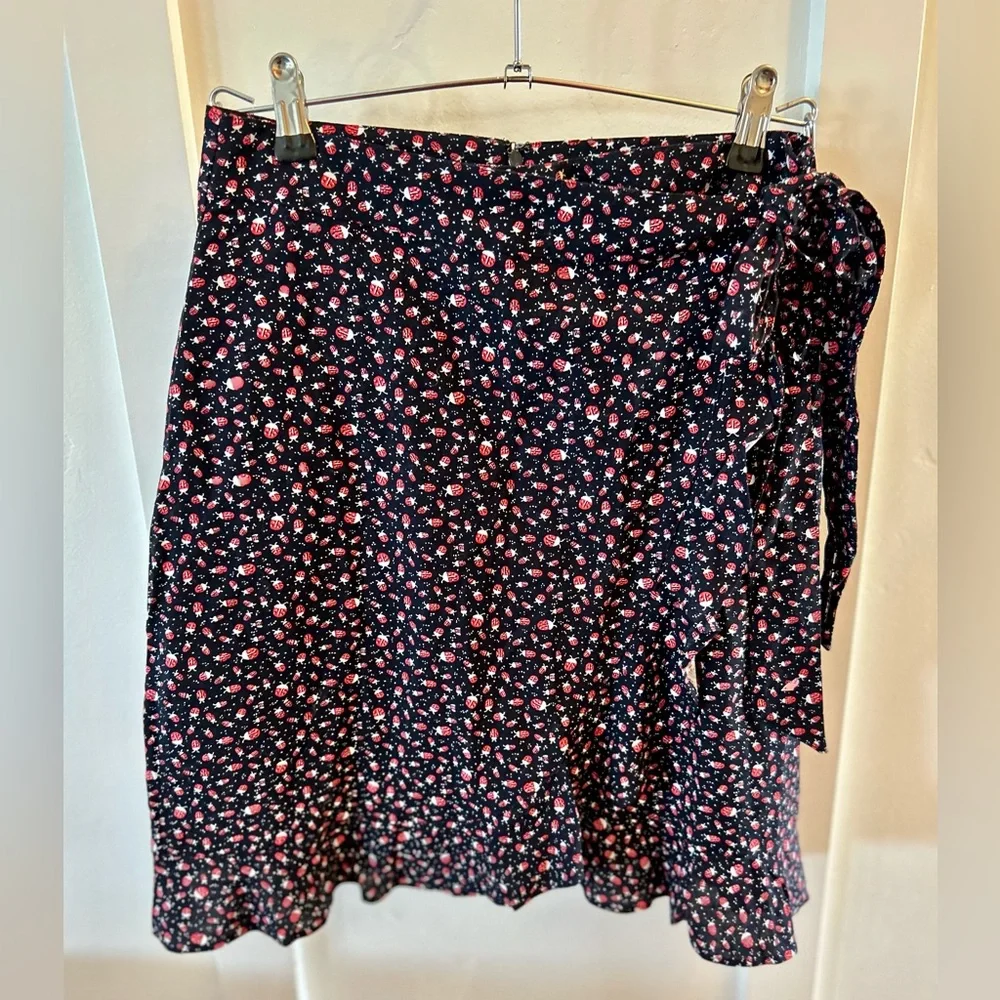 🌶️ *NWOT* LOFT Ladybug Ruffle Wrap Skirt. Size 2 - Picture 2 of 4